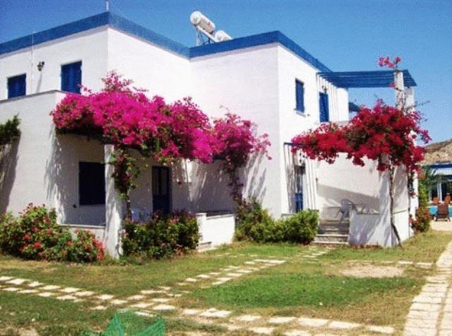 Amfitrion Hotel Vári Esterno foto